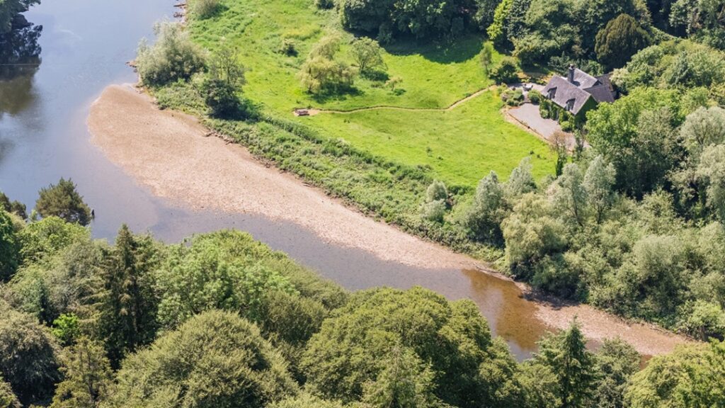 An enchanting woodland house with river swimming, seeking €700,000 1 89610 R 1 0 teddington cottage drone 3
