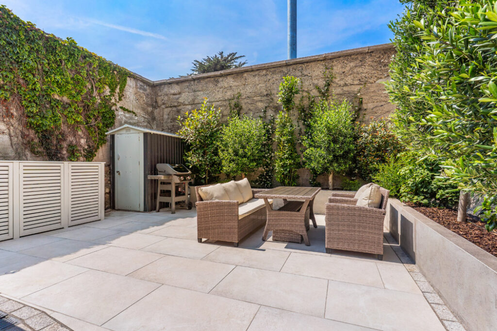 Dun Laoghaire 3-bed townhouse where all the hard work has been done 7 90989 R 1 DSC09621