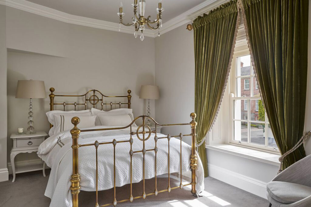 Regal Clontarf residence, Balmoral Lodge, in pristine condition, is fit for a queen. 9 AMP02359 1K JPEG