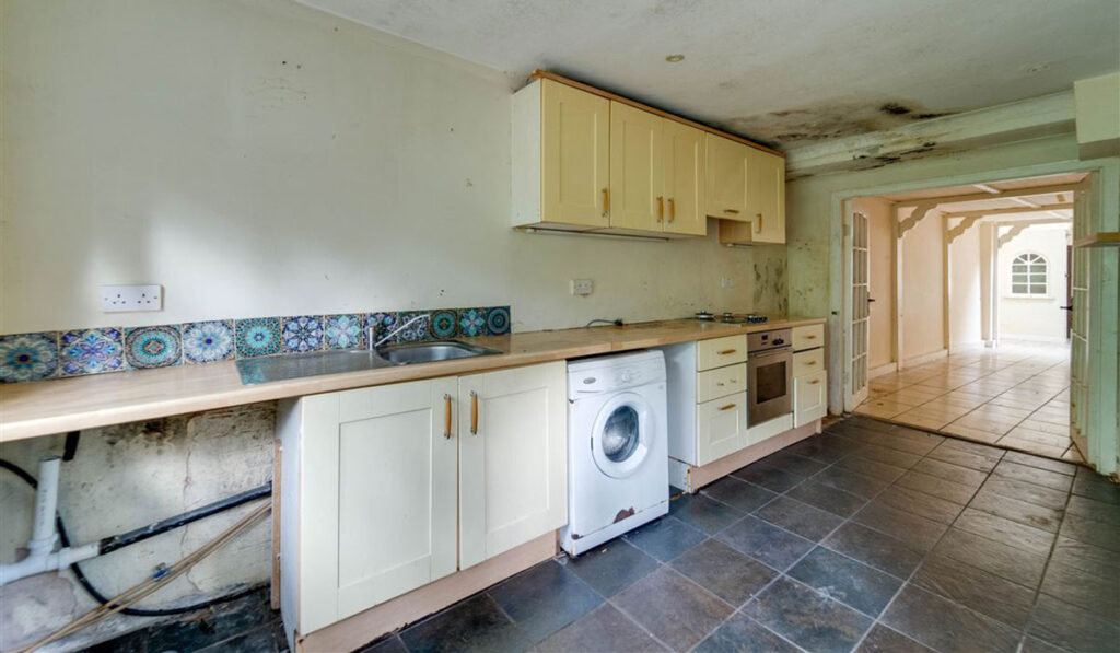 Secret gardens, riverside trails and other "Easter egg" features for €325k 18 B 3