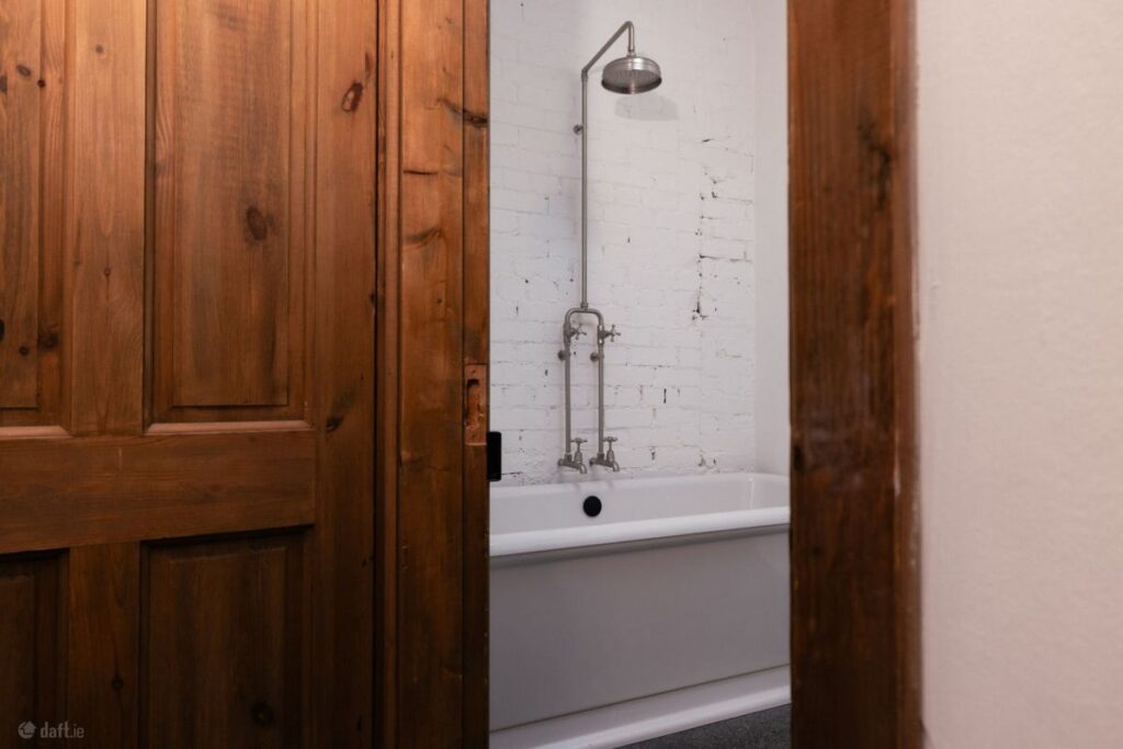 BATHROOM DOWNSTIARS 1