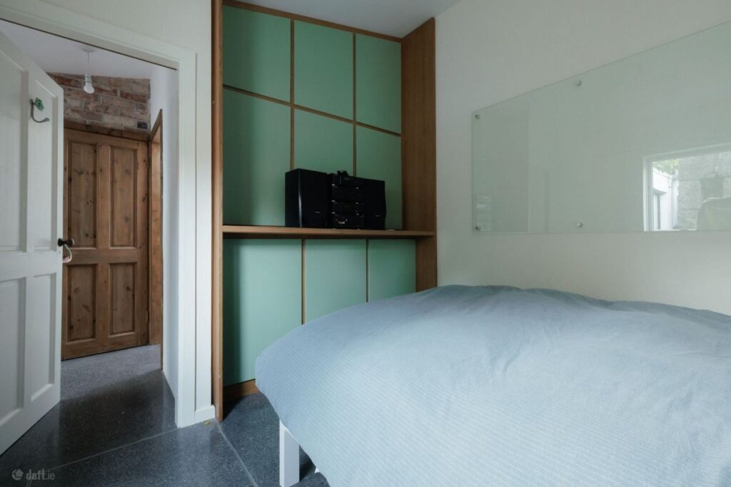 BEDROOM 2 6