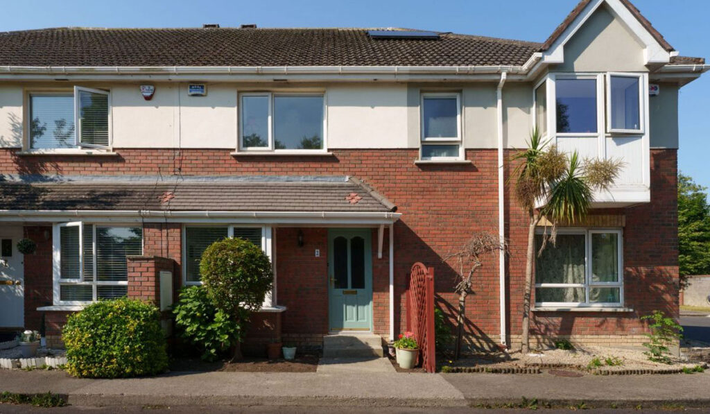 Secret gardens, riverside trails and other "Easter egg" features for €325k 11 Front 1