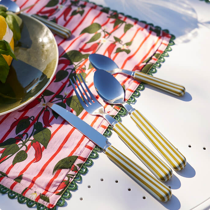 Interioristas, it’s time to channel Club Med 1 colour takes a seat at the table la redoute