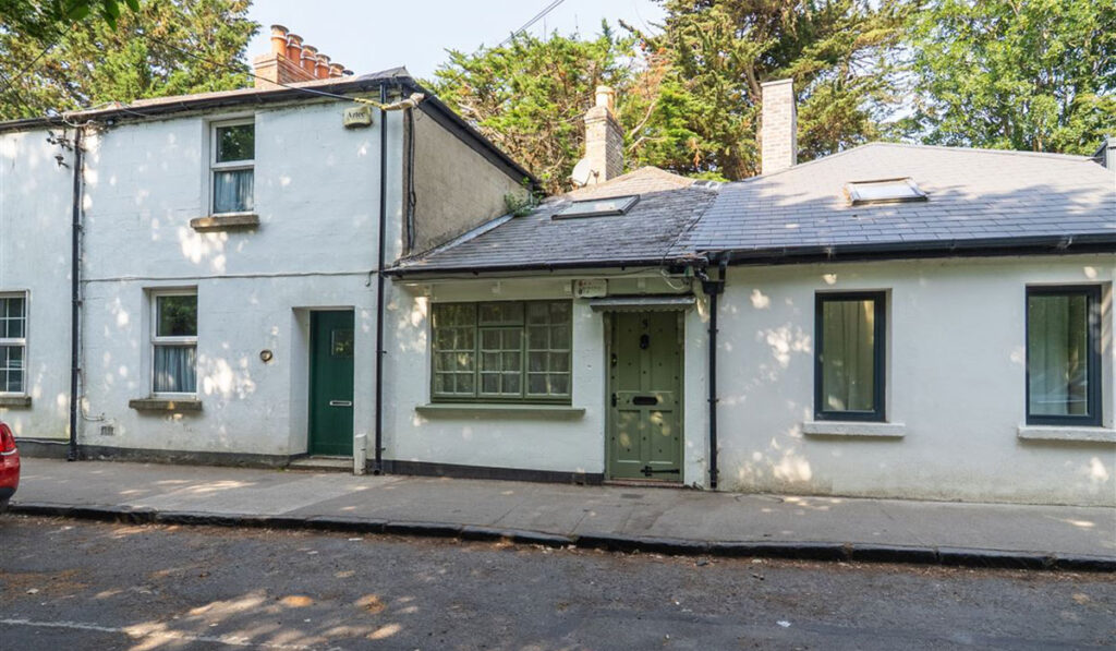 Secret gardens, riverside trails and other "Easter egg" features for €325k 16 cottage