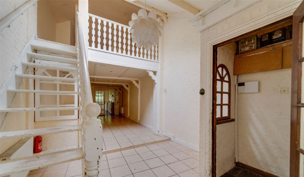 Secret gardens, riverside trails and other "Easter egg" features for €325k 17 cottage 3