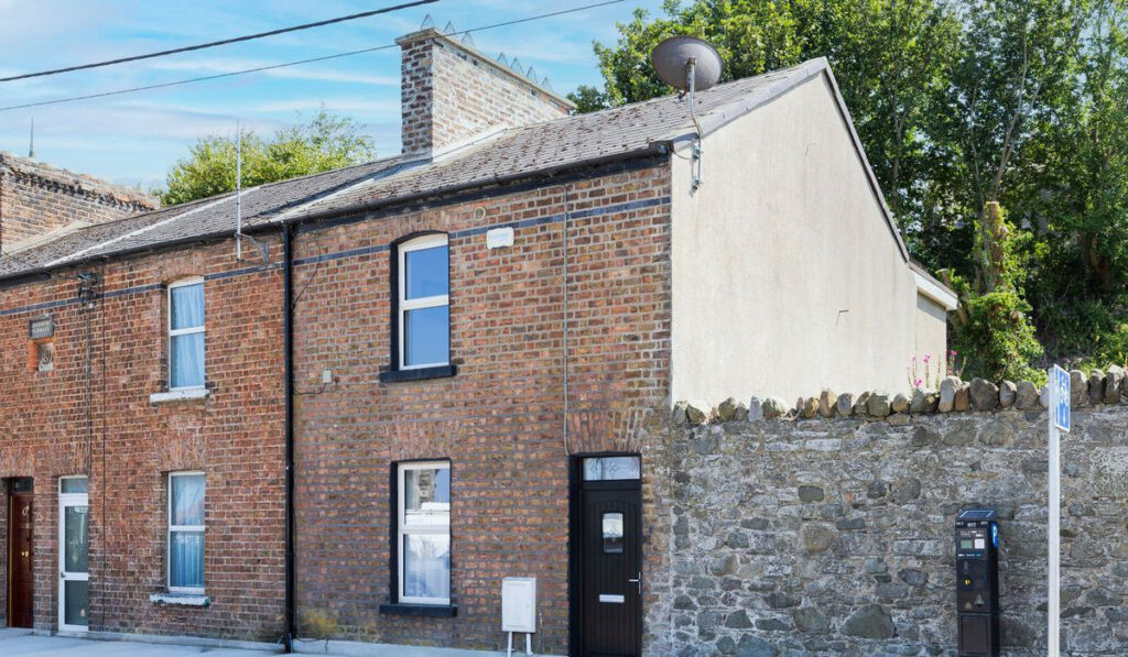Secret gardens, riverside trails and other "Easter egg" features for €325k 6 i 1