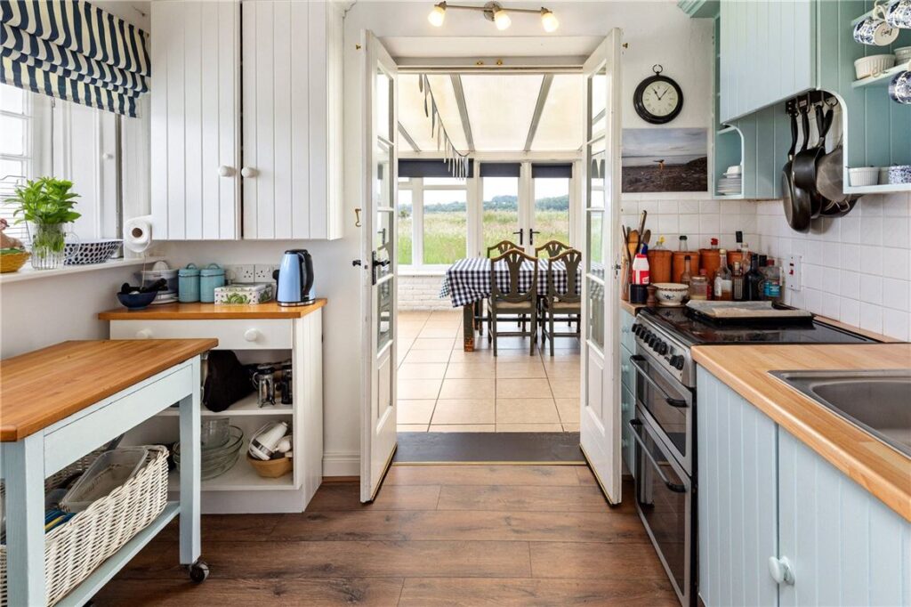 kitchen to dining louth