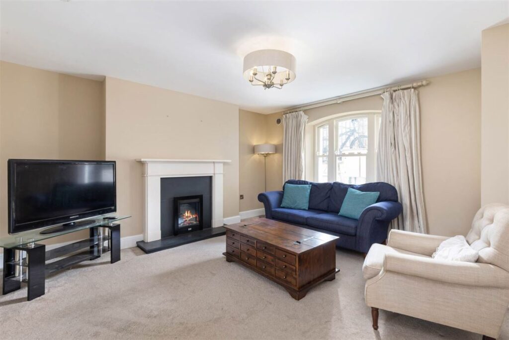 An own-door, one-bedroom basement apartment in Portobello is seeking €395k 2 living