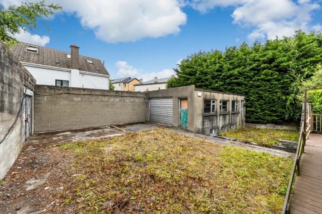 Does the renovation of this home and building to the side make financial sense? 5 potential site to side 1
