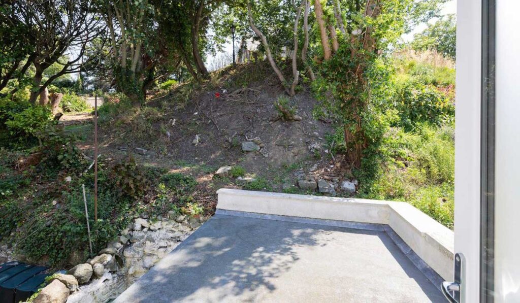 Secret gardens, riverside trails and other "Easter egg" features for €325k 10 y