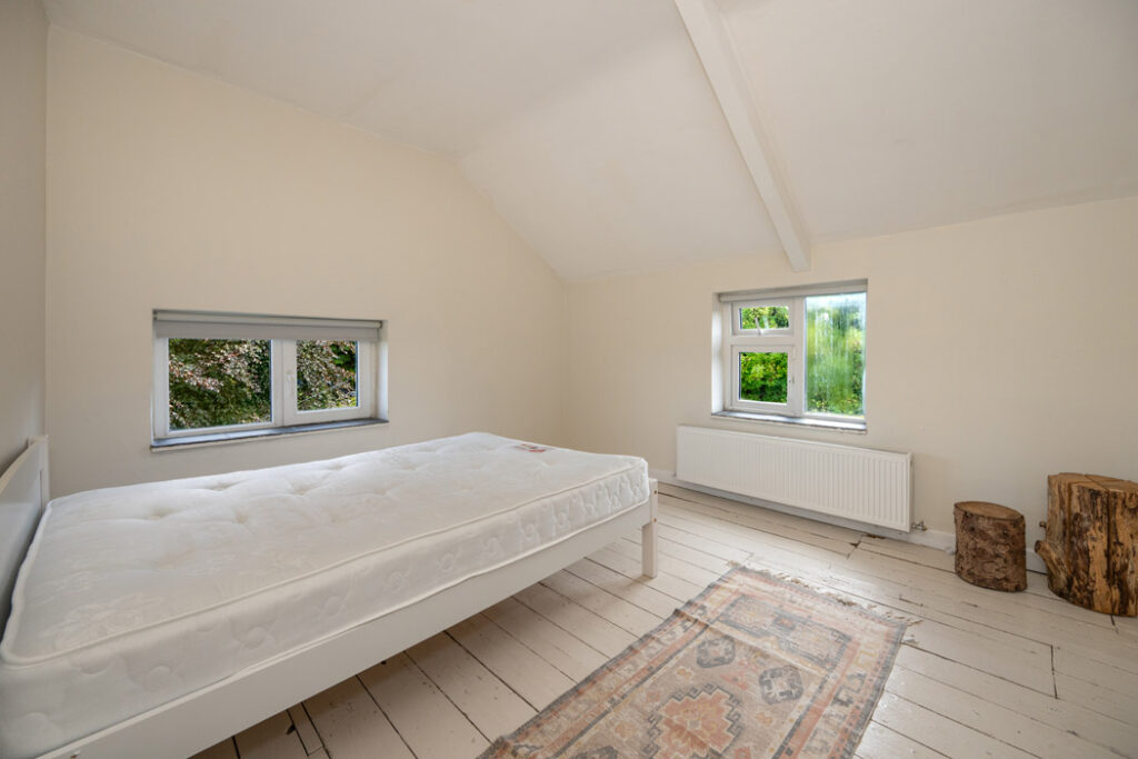 128 Railway Cottage