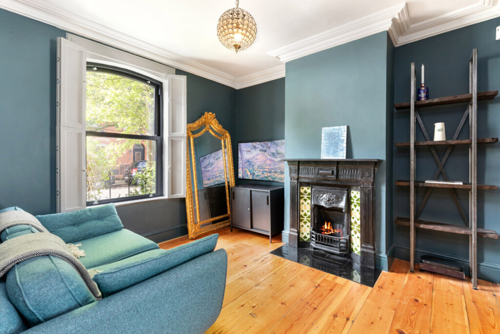 Fairview two-bed with attic offering park life on the doorstep, €595k 2 89569 R 1 22 Cadogan 1954