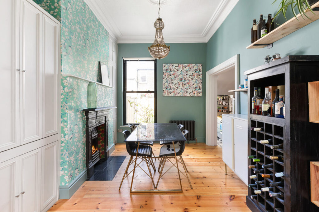 Fairview two-bed with attic offering park life on the doorstep, €595k 4 89569 R 1 Cadogan 1964