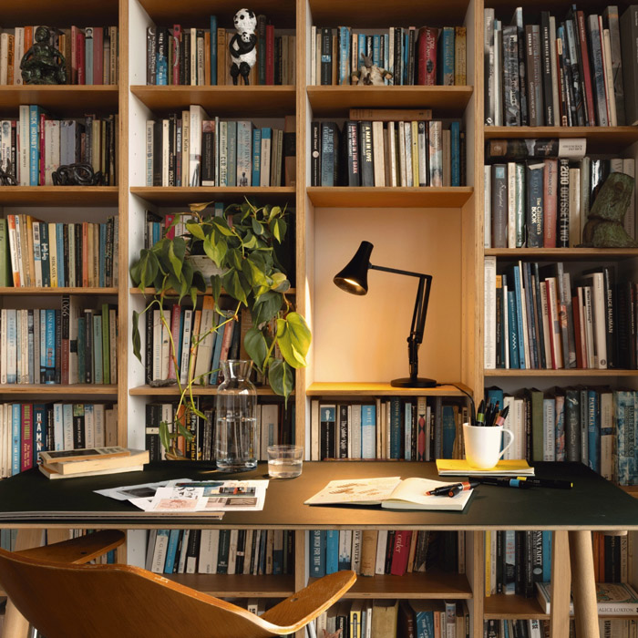 90 mini desk lamp carbon black 3026.LS .SQ .W.1