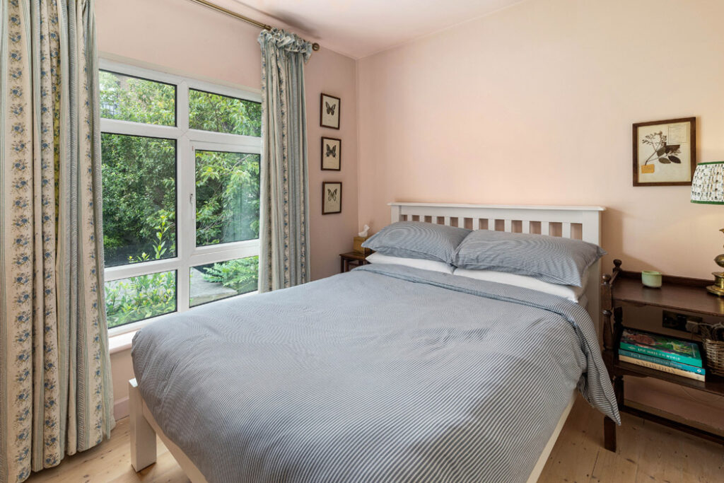 D7 artisan cottage with grannycore styling seeks €425k 7 91170 R 1 IMG 0040