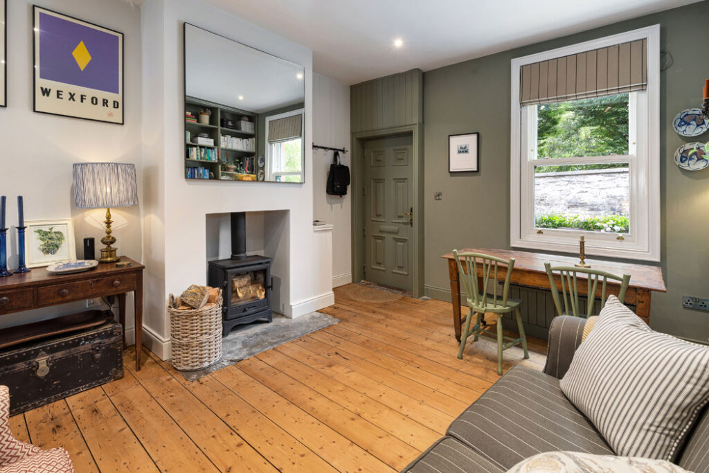 D7 artisan cottage with grannycore styling seeks €425k 3 91170 R 1 IMG 0089