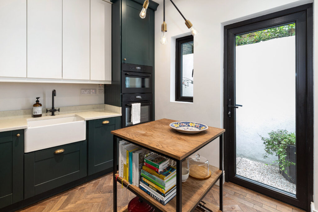 D7 artisan cottage with grannycore styling seeks €425k 5 91170 R 1 IMG 0108
