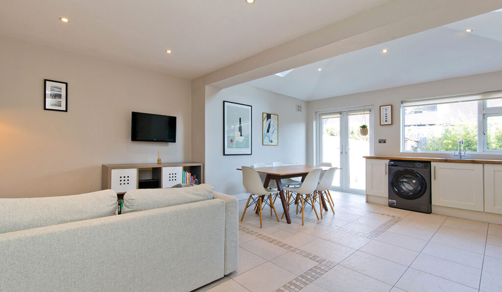 Commuter-friendly Quarters: Three turnkey terrace homes near Dublin City centre 6 91238 R 1 Kitchen 1