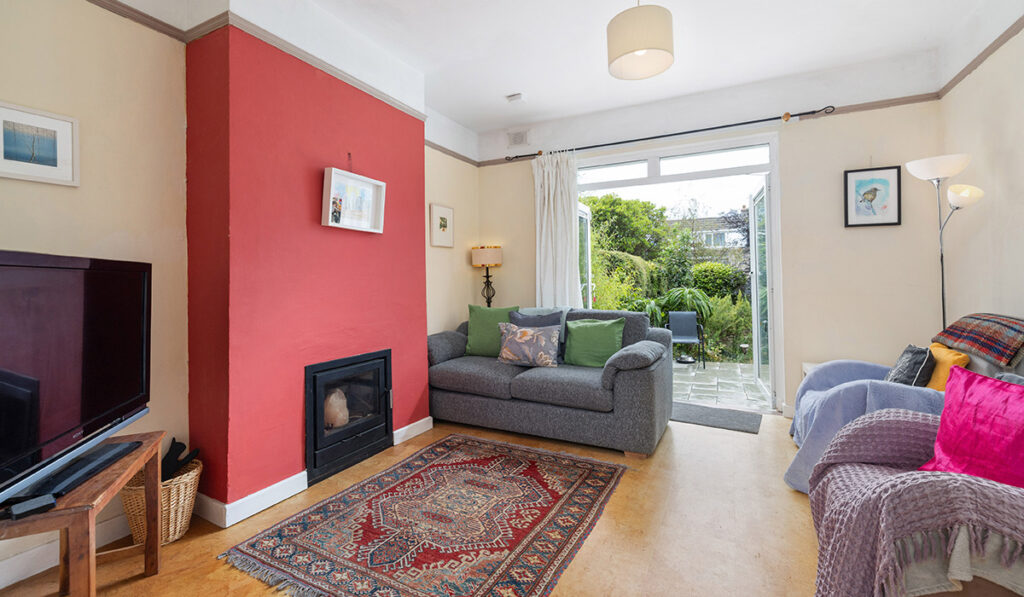 91391 R 1 0 49 barton road east 4