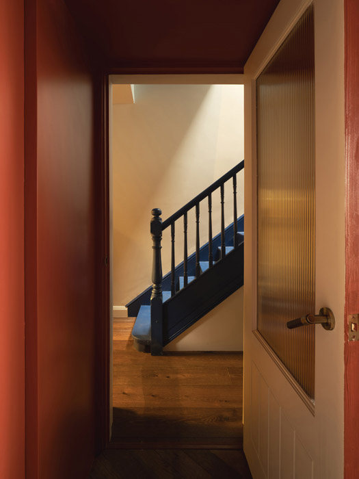 Colour-drenching in traffic light tones reimagines a smart D7 house 4 DSF7067