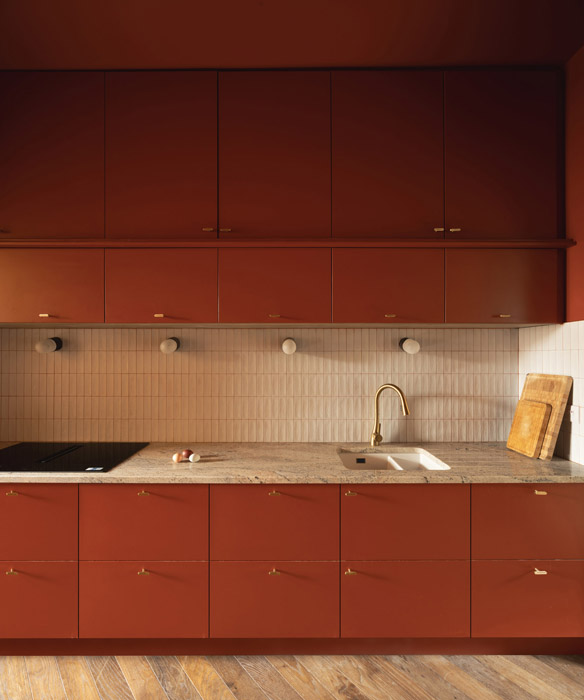 Colour-drenching in traffic light tones reimagines a smart D7 house 5 DSF7088