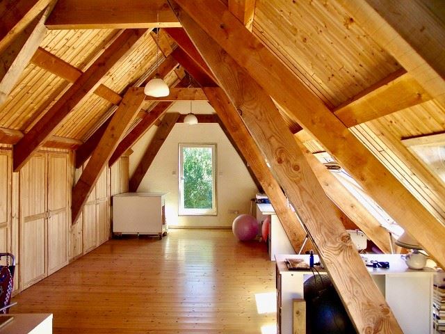 Shoreside shelter with spellbinding sea views and access to nature 7 HALLWAY 1