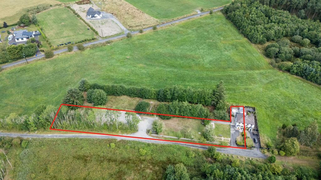 Ireland’s original interiors blogger is putting her lakeside home on the market for €394k 14 Mays Cottage boundary