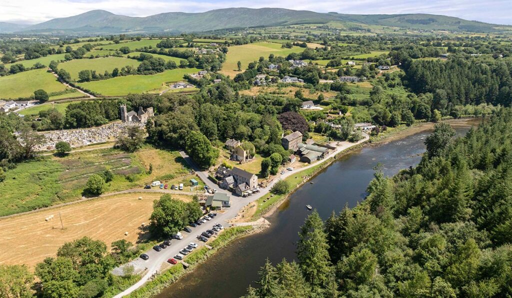 Riverside three-bed 1900s cottage in captivating setting, €350k 1 riverside
cottage