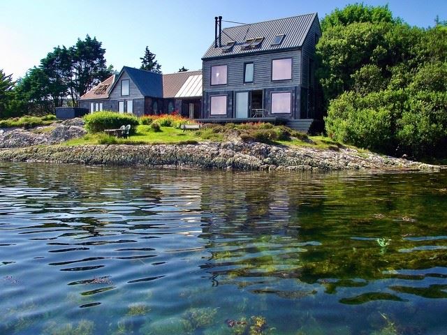 Shoreside shelter with spellbinding sea views and access to nature 2 TALL VIEW