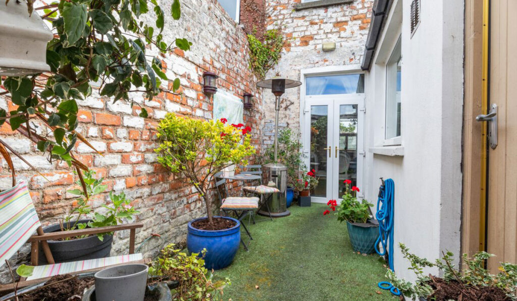 Commuter-friendly Quarters: Three turnkey terrace homes near Dublin City centre 10 b 1