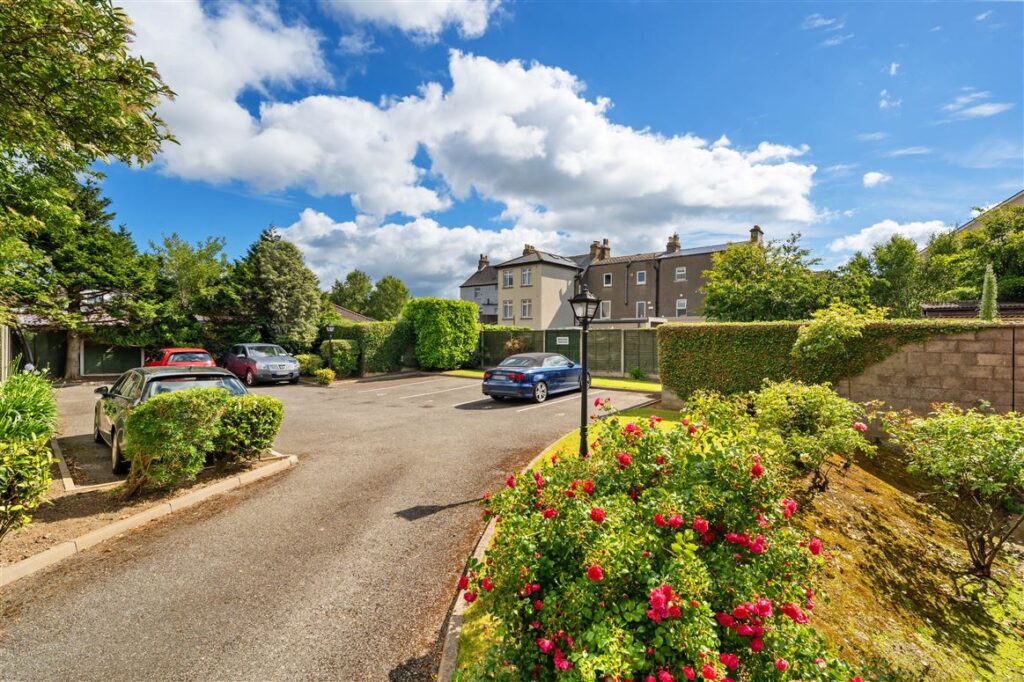 clontarf garden and parking