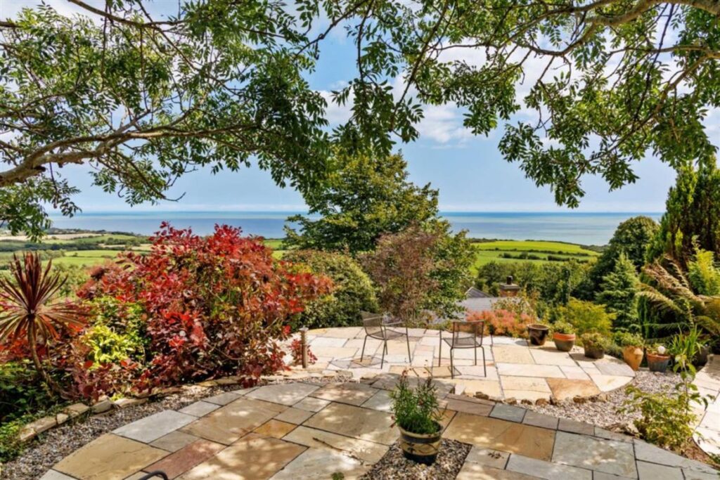 compelling views
