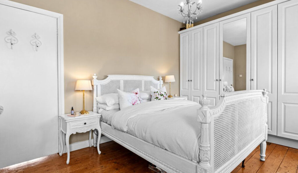 Commuter-friendly Quarters: Three turnkey terrace homes near Dublin City centre 11 d