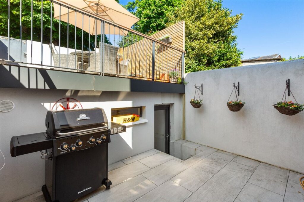 D9 Drumcondra family home for fans of fitness, hobbies and the great outdoors €695k 7 door to music rooom