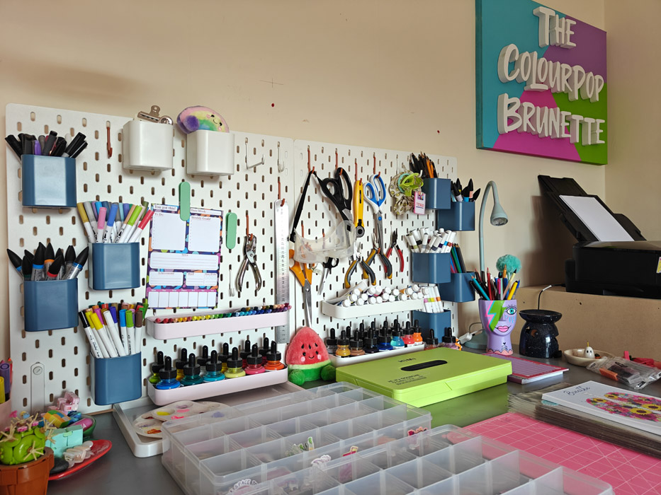 How The ColourPop Brunette is making the move from renter to mortgage applicant 7 drawing desk area