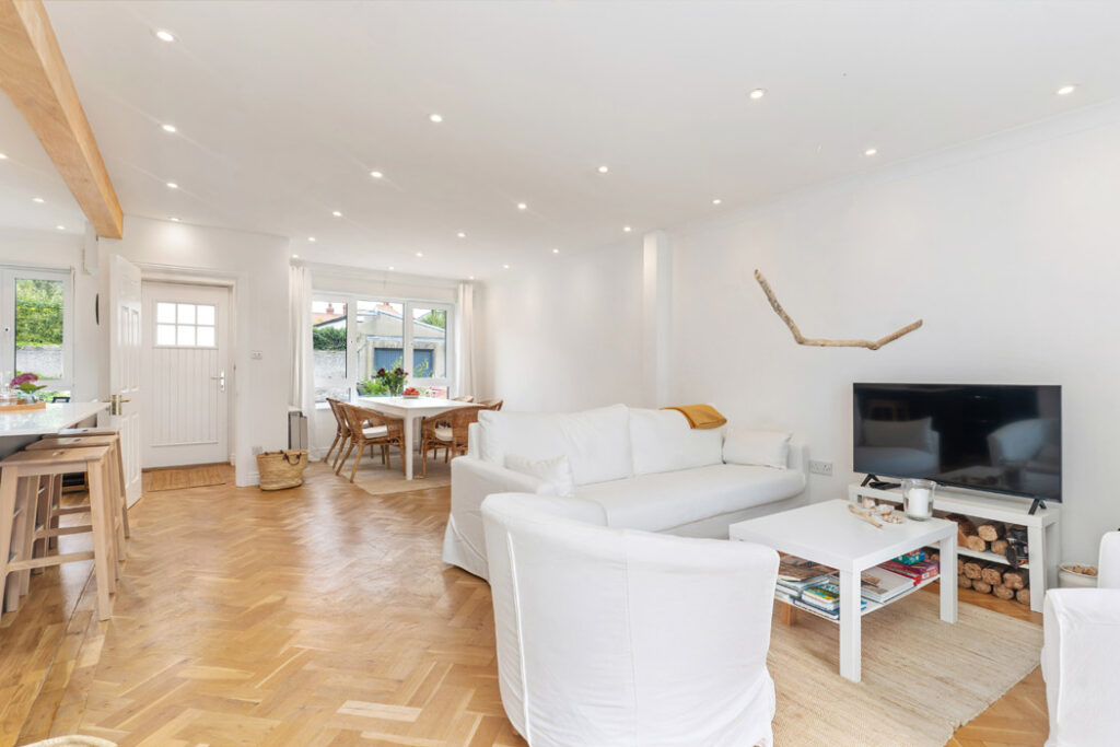 Smart B-rated three-bed within stone-skimming distance of Sandymount Strand 2 dsc09783