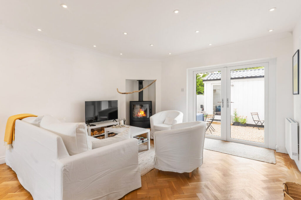 Smart B-rated three-bed within stone-skimming distance of Sandymount Strand 4 dsc09788