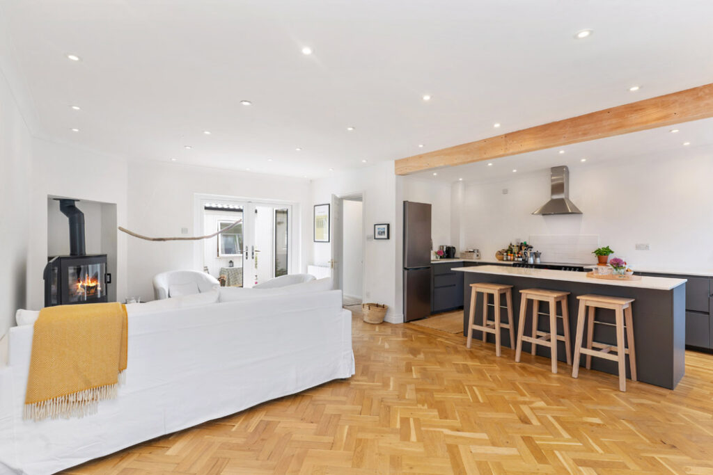 Smart B-rated three-bed within stone-skimming distance of Sandymount Strand 3 dsc09807