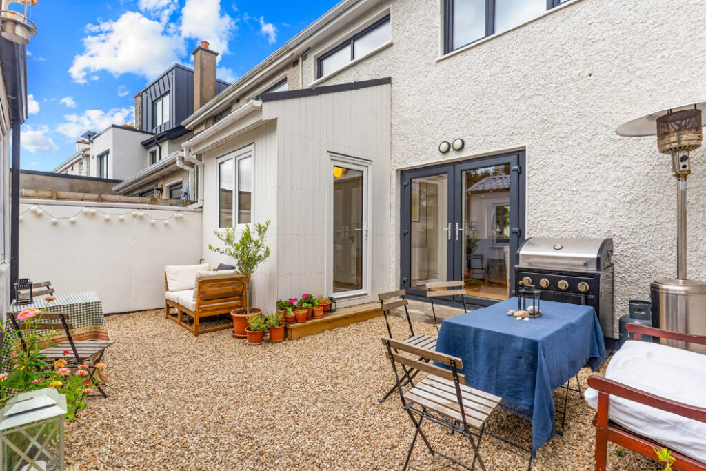Smart B-rated three-bed within stone-skimming distance of Sandymount Strand 6 dsc09828
