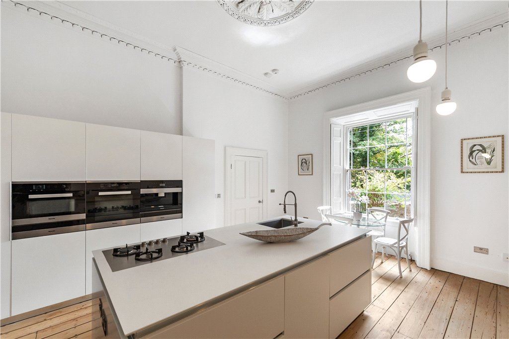 eat in kitchen lead