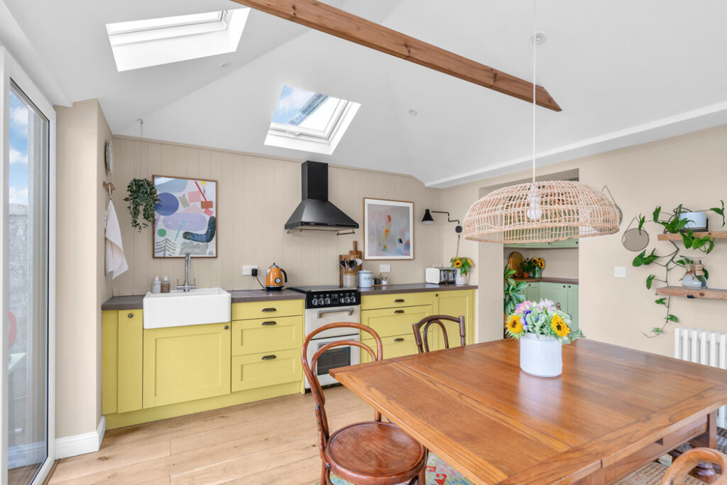 Ireland’s original interiors blogger is putting her lakeside home on the market for €394k 7 f 2