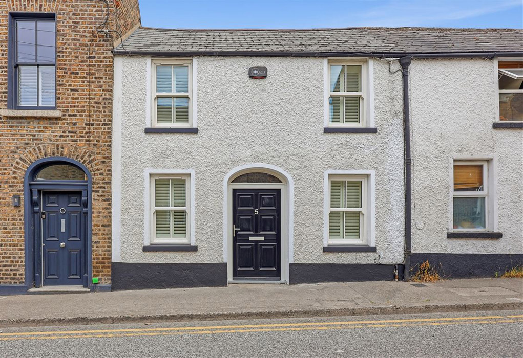 Tastefully designed Portobello two-bed townhouse, 635k 1 portobello