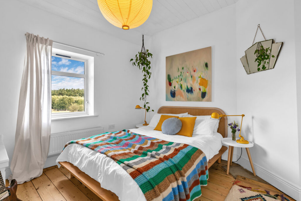 Ireland’s original interiors blogger is putting her lakeside home on the market for €394k 9 j 1