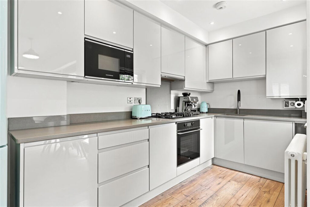 Tastefully designed Portobello two-bed townhouse, 635k 5 kitchen 2 3