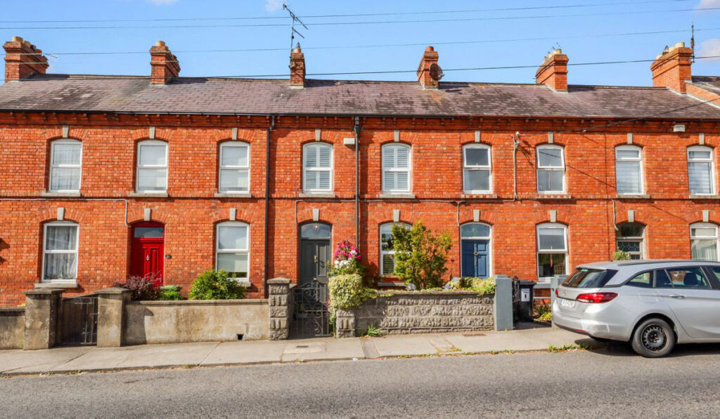 Commuter-friendly Quarters: Three turnkey terrace homes near Dublin City centre 7 q
