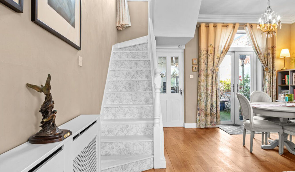 Commuter-friendly Quarters: Three turnkey terrace homes near Dublin City centre 9 r