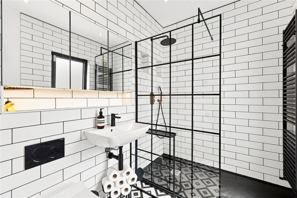Tastefully designed Portobello two-bed townhouse, 635k 9 shower room