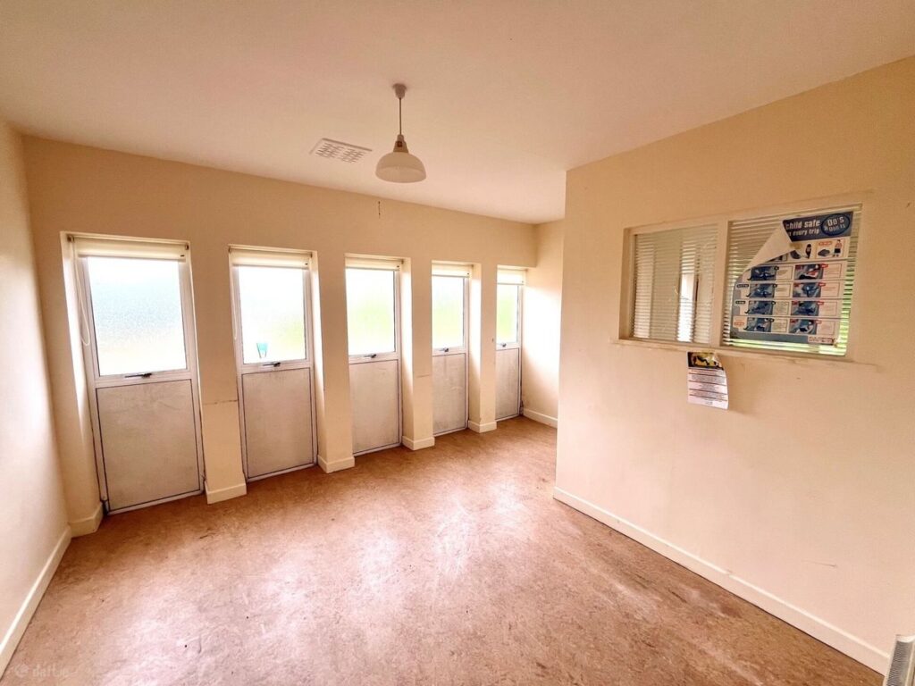 wexford room with front windows