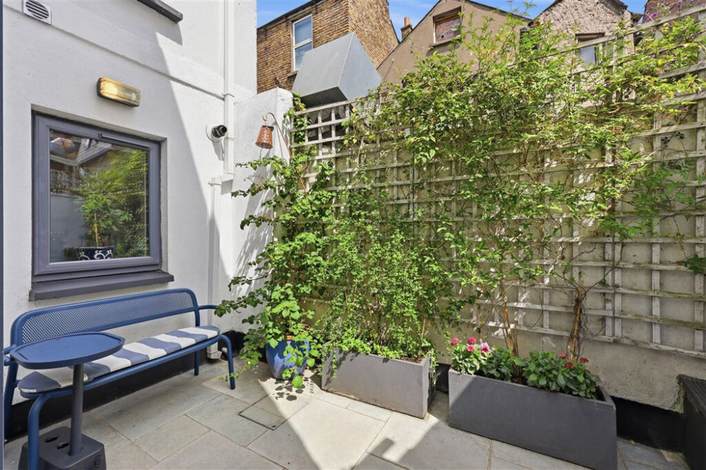 Tastefully designed Portobello two-bed townhouse, 635k 10 yard outside
